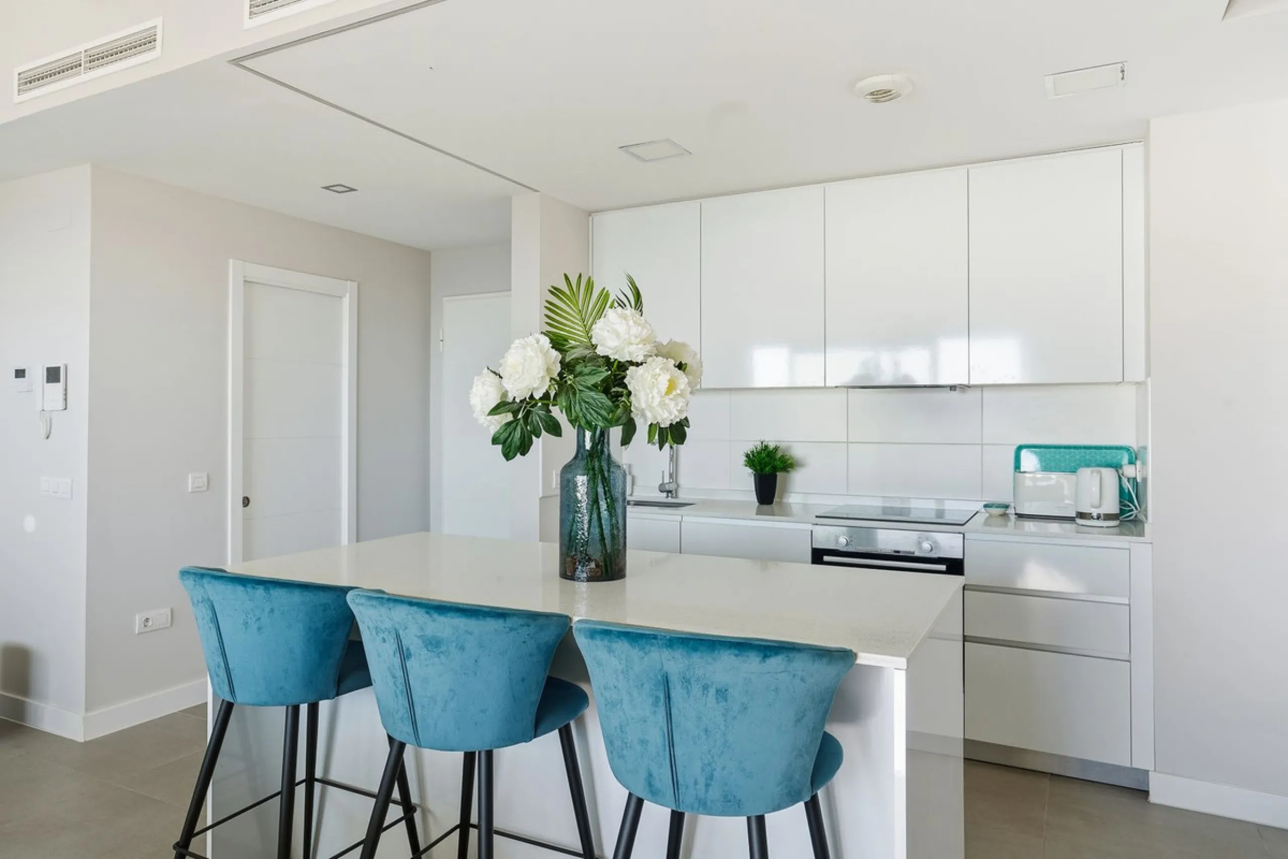 We are delighted to present for sale this stunning 3-bedroom, 2-bathroom duplex penthouse boasting spectacular panoramic views of the Mediterranean Sea.