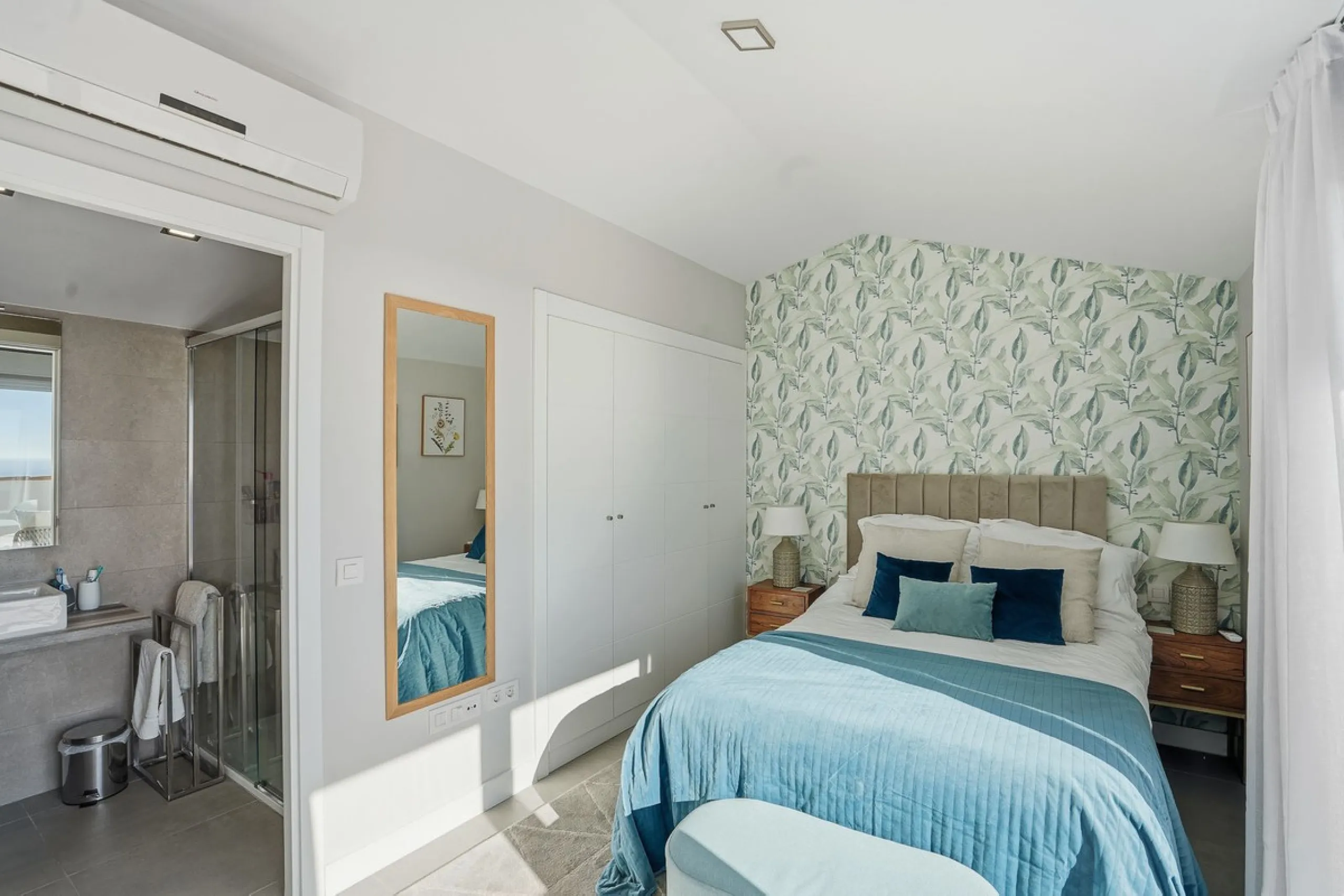 We are delighted to present for sale this stunning 3-bedroom, 2-bathroom duplex penthouse boasting spectacular panoramic views of the Mediterranean Sea.