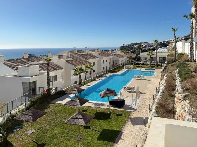 We are delighted to present for sale this stunning 3-bedroom, 2-bathroom duplex penthouse boasting spectacular panoramic views of the Mediterranean Sea.