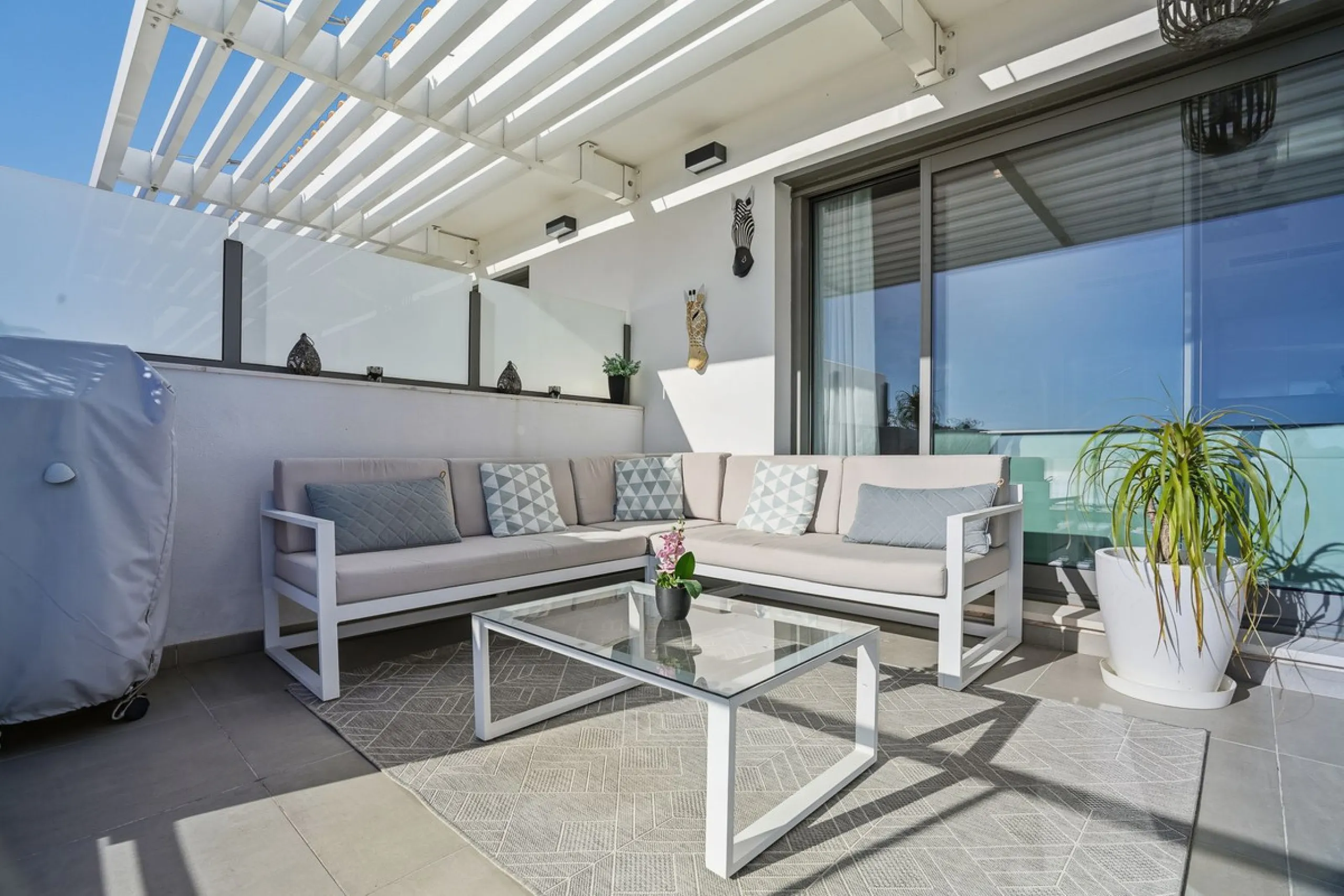 We are delighted to present for sale this stunning 3-bedroom, 2-bathroom duplex penthouse boasting spectacular panoramic views of the Mediterranean Sea.