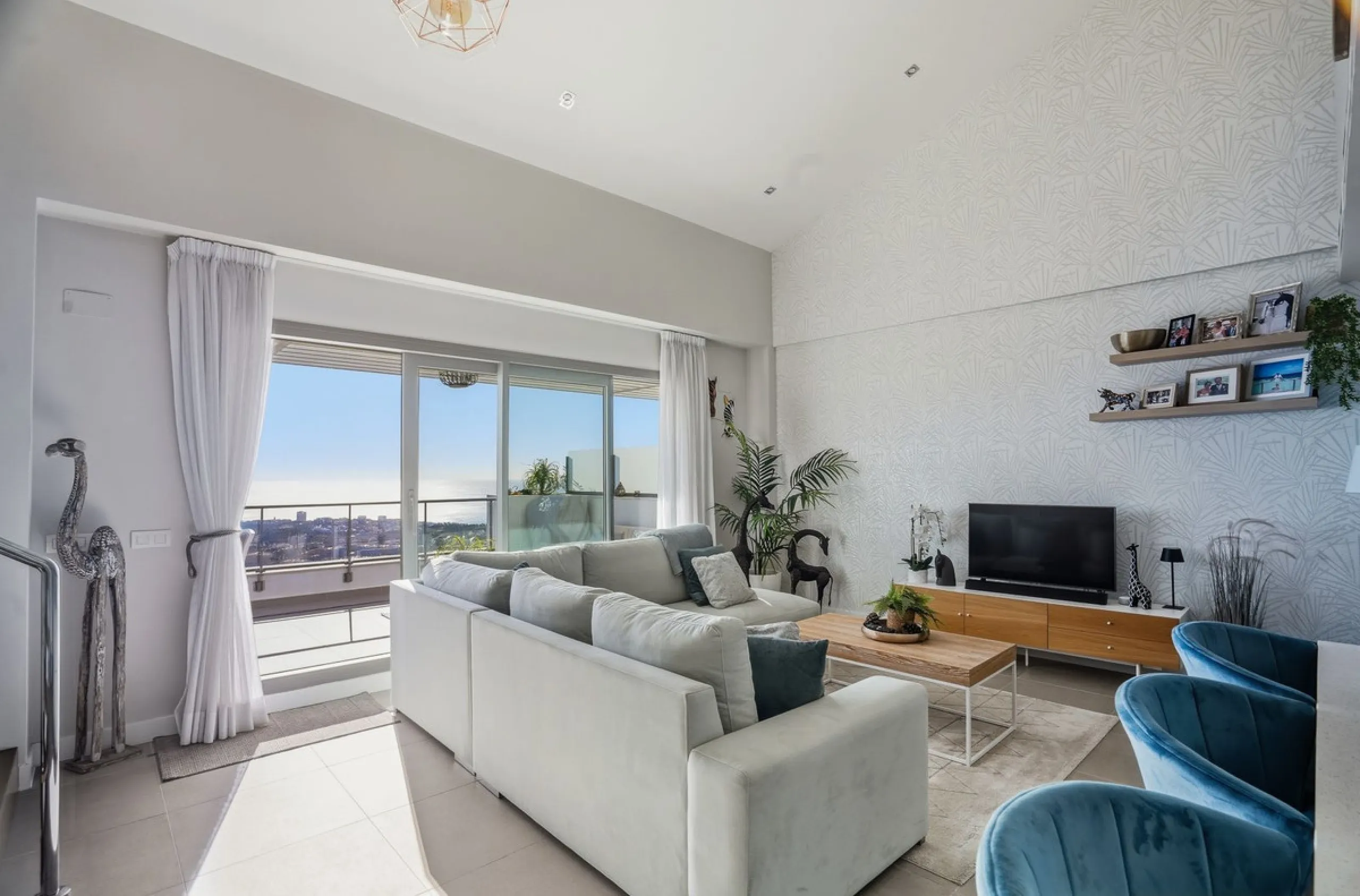 We are delighted to present for sale this stunning 3-bedroom, 2-bathroom duplex penthouse boasting spectacular panoramic views of the Mediterranean Sea.
