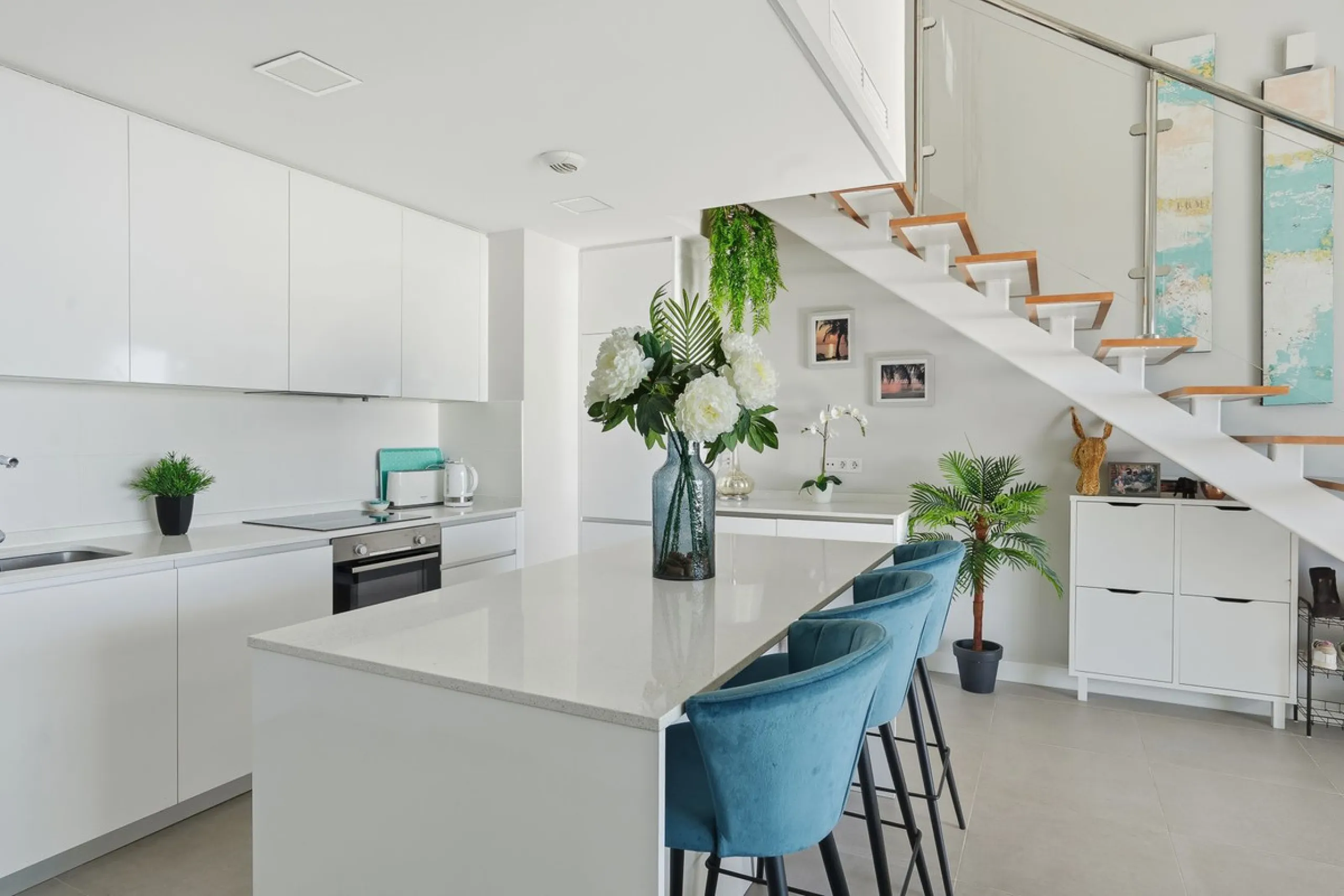 We are delighted to present for sale this stunning 3-bedroom, 2-bathroom duplex penthouse boasting spectacular panoramic views of the Mediterranean Sea.