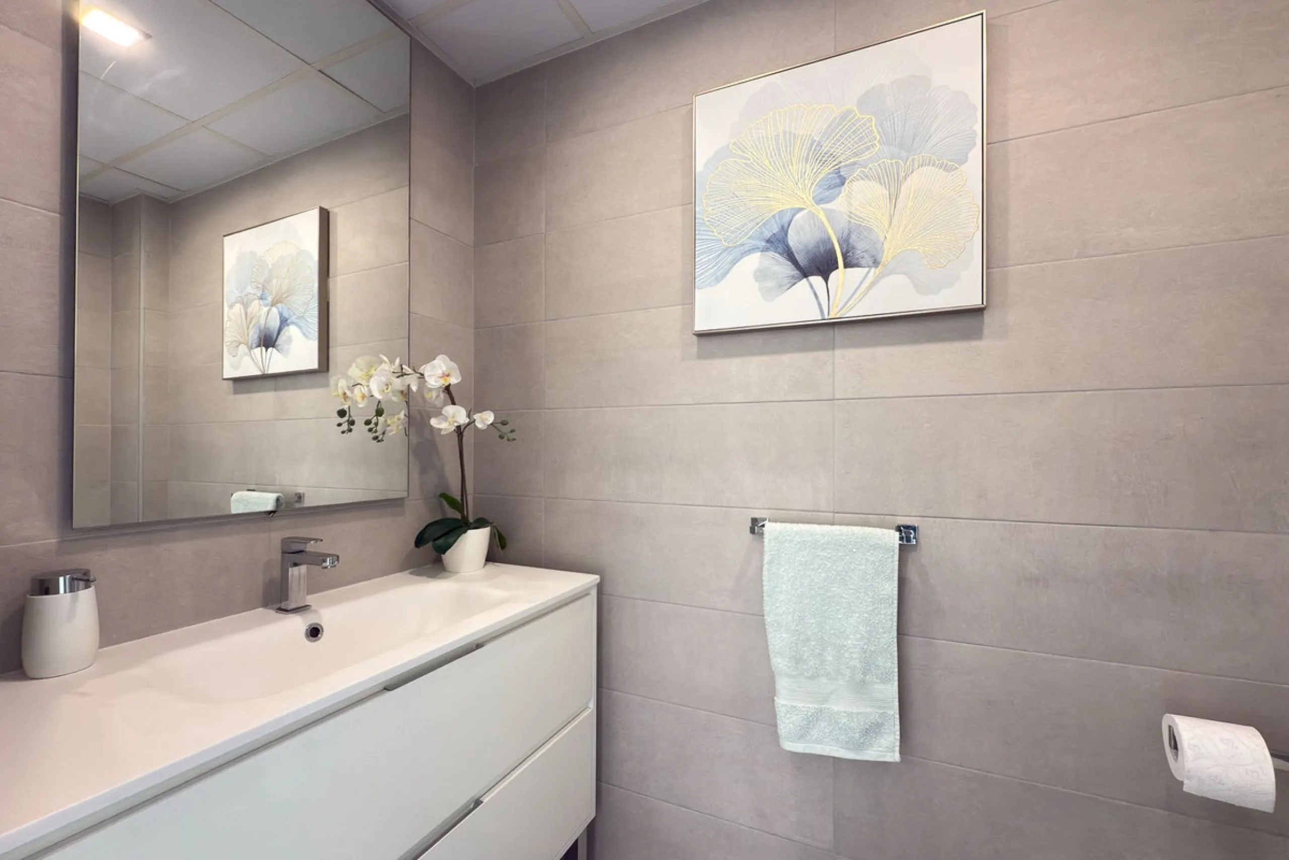We are delighted to present for sale this stunning 3-bedroom, 2-bathroom duplex penthouse boasting spectacular panoramic views of the Mediterranean Sea.
