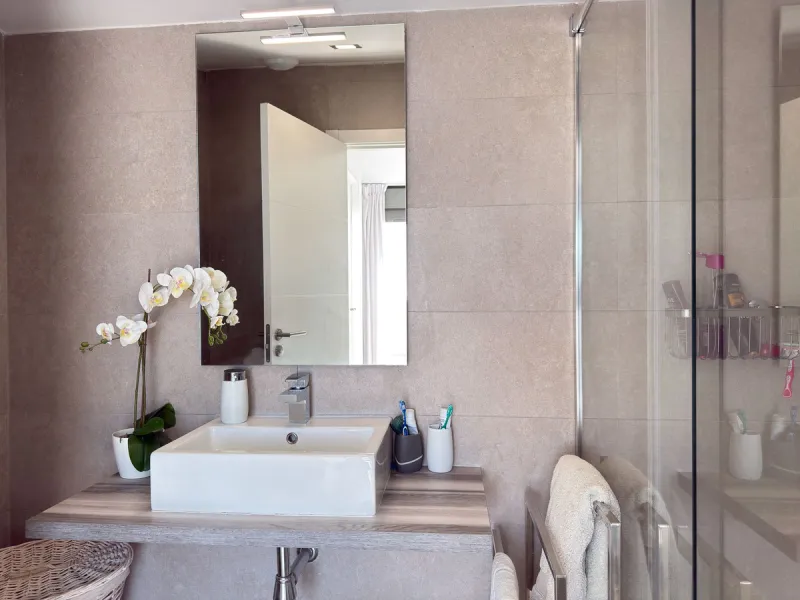 We are delighted to present for sale this stunning 3-bedroom, 2-bathroom duplex penthouse boasting spectacular panoramic views of the Mediterranean Sea.