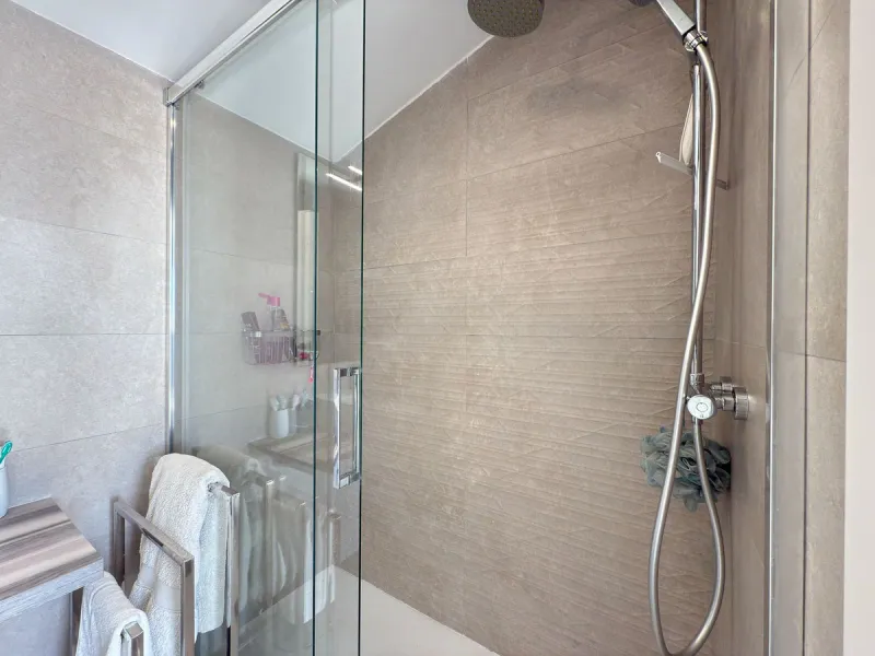 We are delighted to present for sale this stunning 3-bedroom, 2-bathroom duplex penthouse boasting spectacular panoramic views of the Mediterranean Sea.