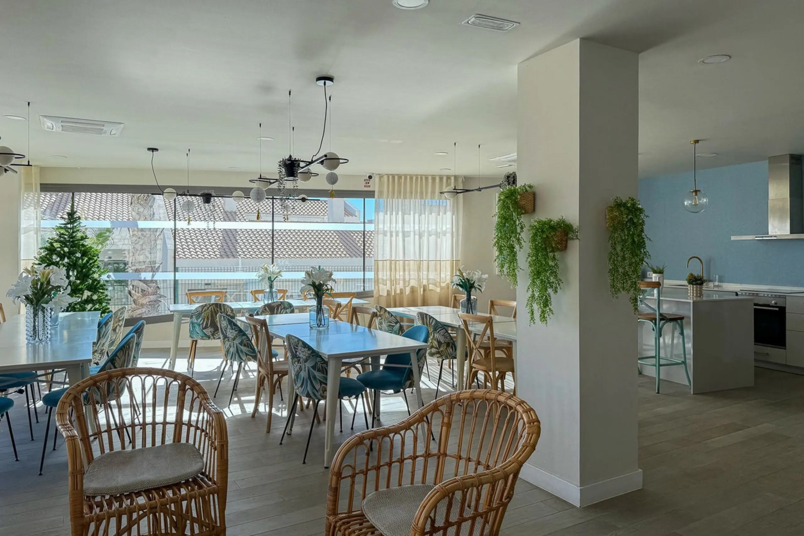 We are delighted to present for sale this stunning 3-bedroom, 2-bathroom duplex penthouse boasting spectacular panoramic views of the Mediterranean Sea.