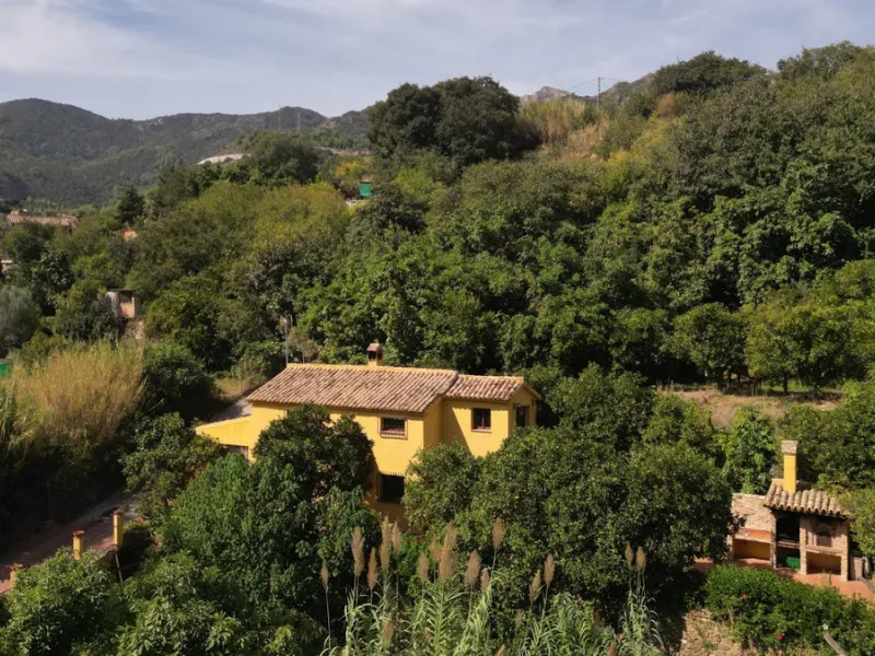 House - Finca - Cortijo в продаже в Ojén, Málaga. В доме 3 спален и 2 ванных комнат. Площадь дома 217 м². Площадь участка 19503 м²