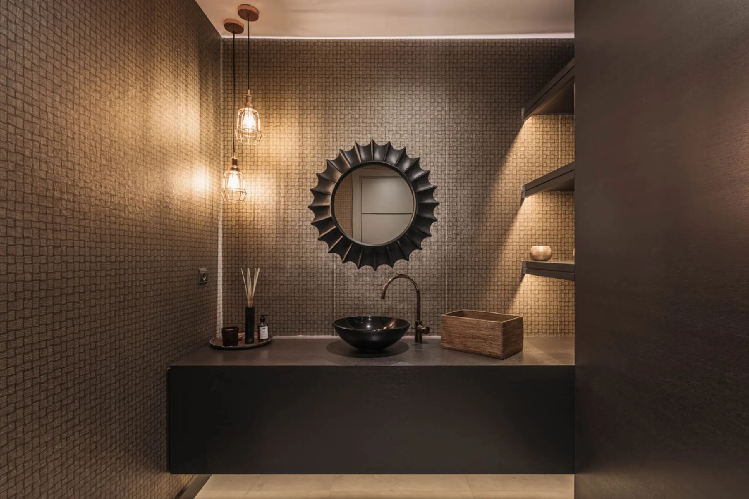 Designed by a distinguished architect, this villa is spread over two levels with an impressive built area. It features five luxurious bedrooms, each with its ensuite bathroom, an additional guest toilet, and a guest apartment that matches the main villa's