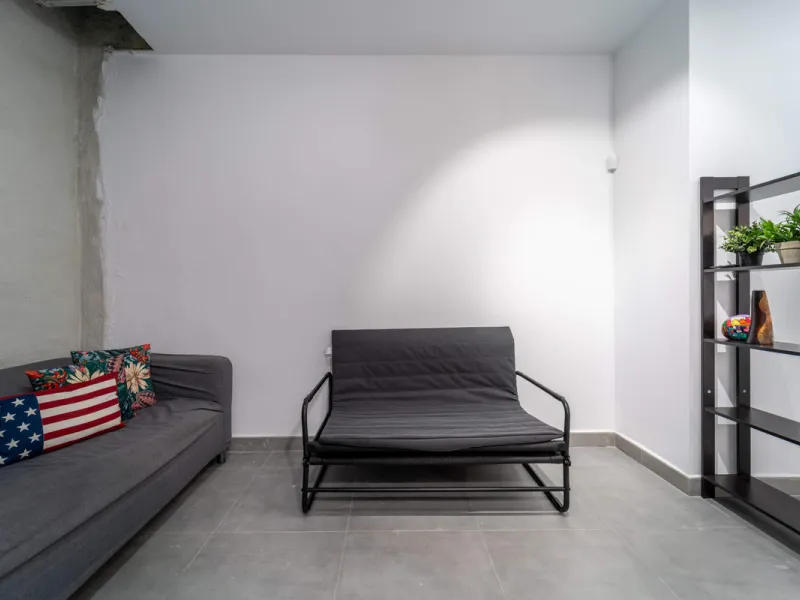 Renovated property for sale in the heart of Marbella, located in a prime area surrounded by all amenities: shops, restaurants, public transport, and leisure areas. Just 600 metres from the beach, offering the perfect Mediterranean lifestyle with everythin
