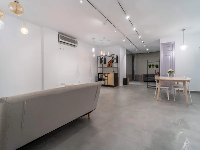 Renovated property for sale in the heart of Marbella, located in a prime area surrounded by all amenities: shops, restaurants, public transport, and leisure areas. Just 600 metres from the beach, offering the perfect Mediterranean lifestyle with everythin