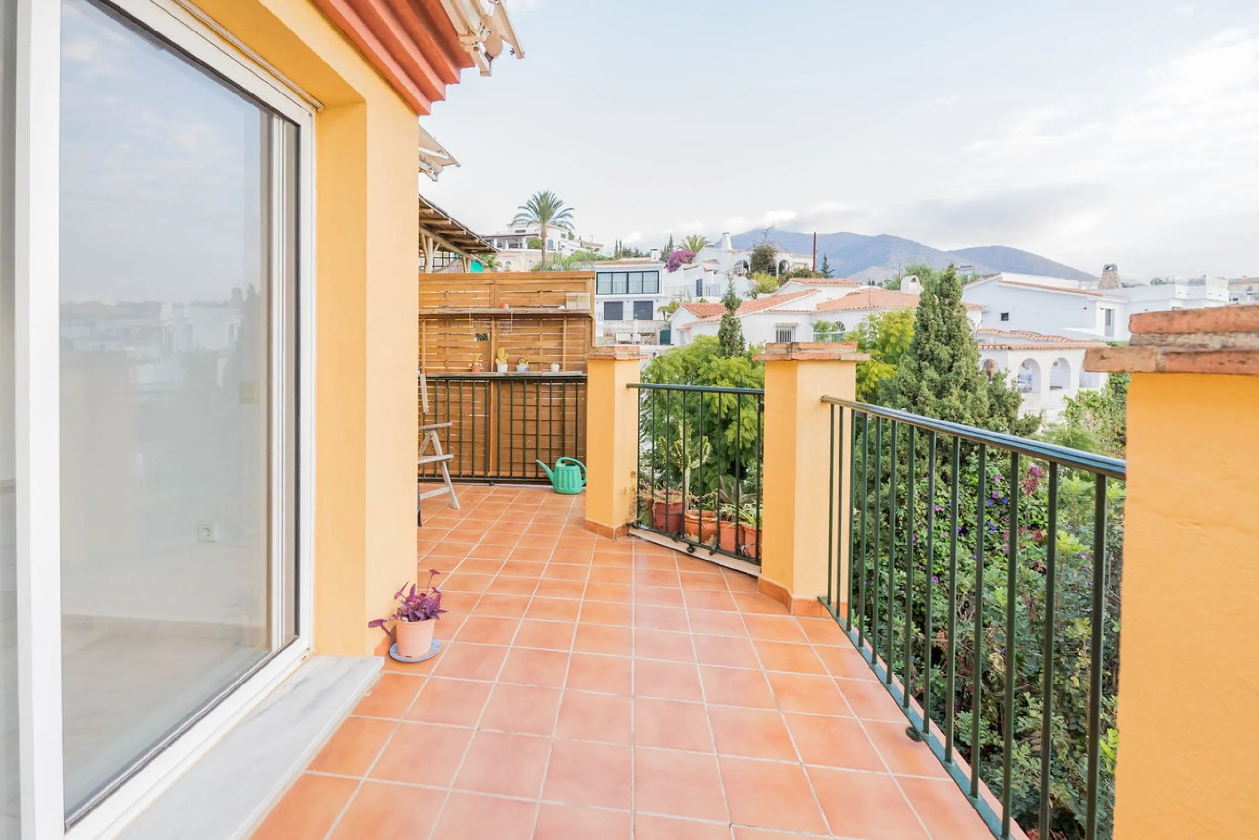 House - Detached Villa в продаже в Fuengirola, Málaga. В доме 3 спален и 3 ванных комнат. Площадь дома 99 м²