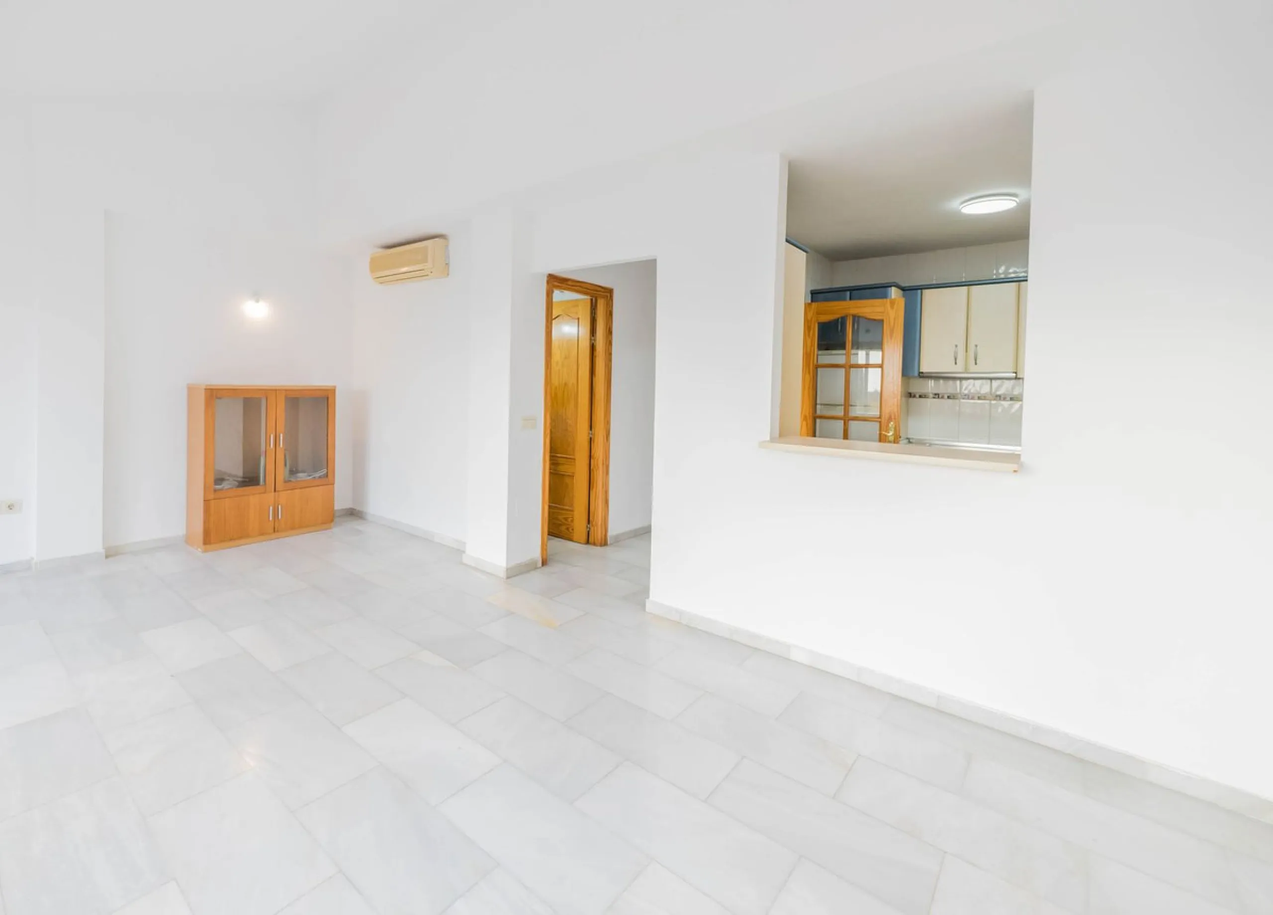 House - Detached Villa в продаже в Fuengirola, Málaga. В доме 3 спален и 3 ванных комнат. Площадь дома 99 м²