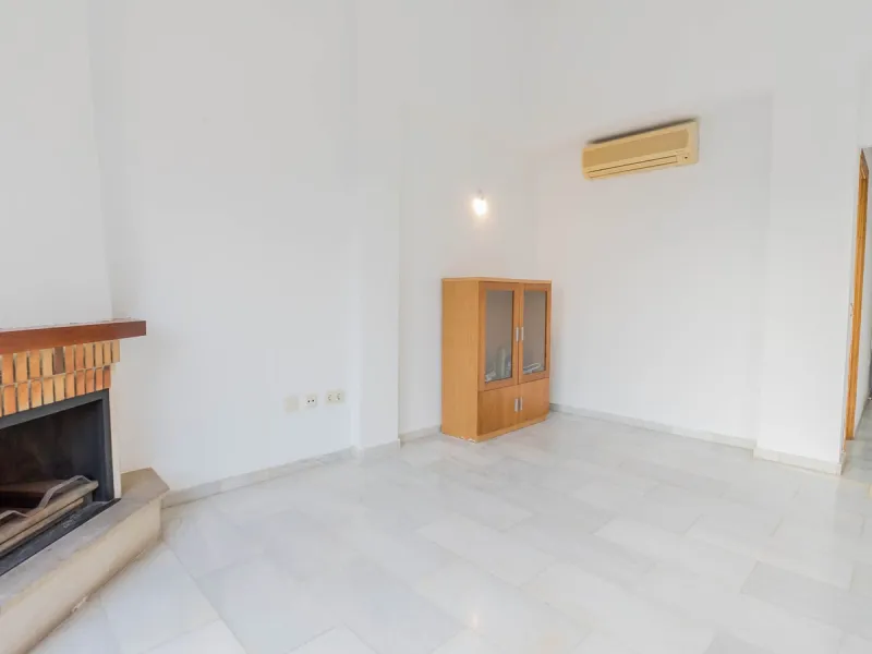 House - Detached Villa в продаже в Fuengirola, Málaga. В доме 3 спален и 3 ванных комнат. Площадь дома 99 м²