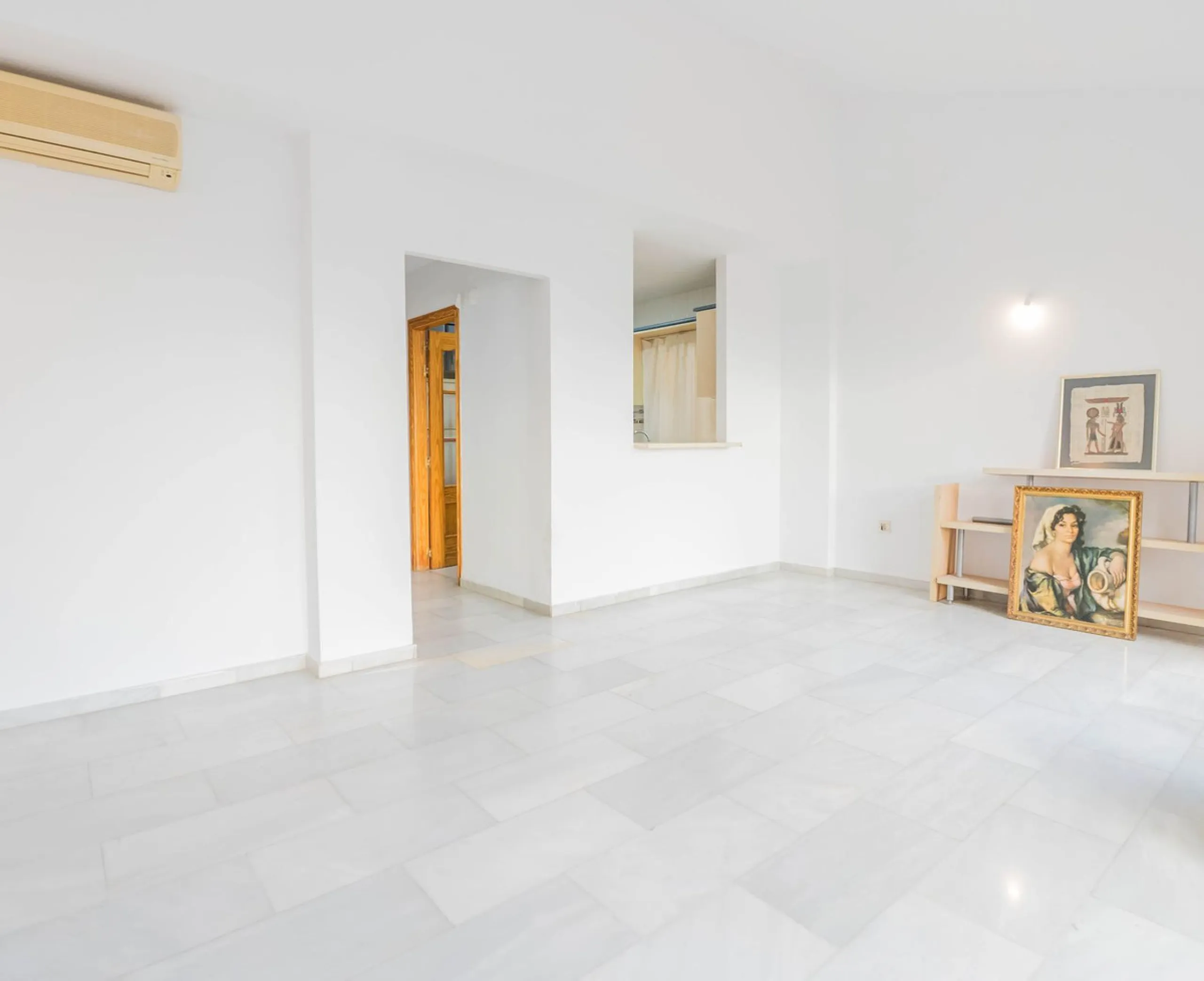 House - Detached Villa в продаже в Fuengirola, Málaga. В доме 3 спален и 3 ванных комнат. Площадь дома 99 м²