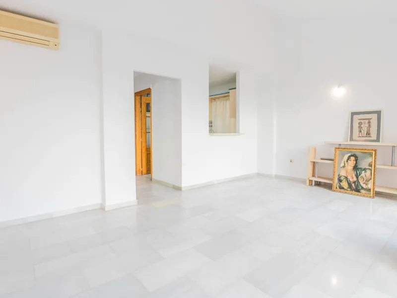 House - Detached Villa в продаже в Fuengirola, Málaga. В доме 3 спален и 3 ванных комнат. Площадь дома 99 м²