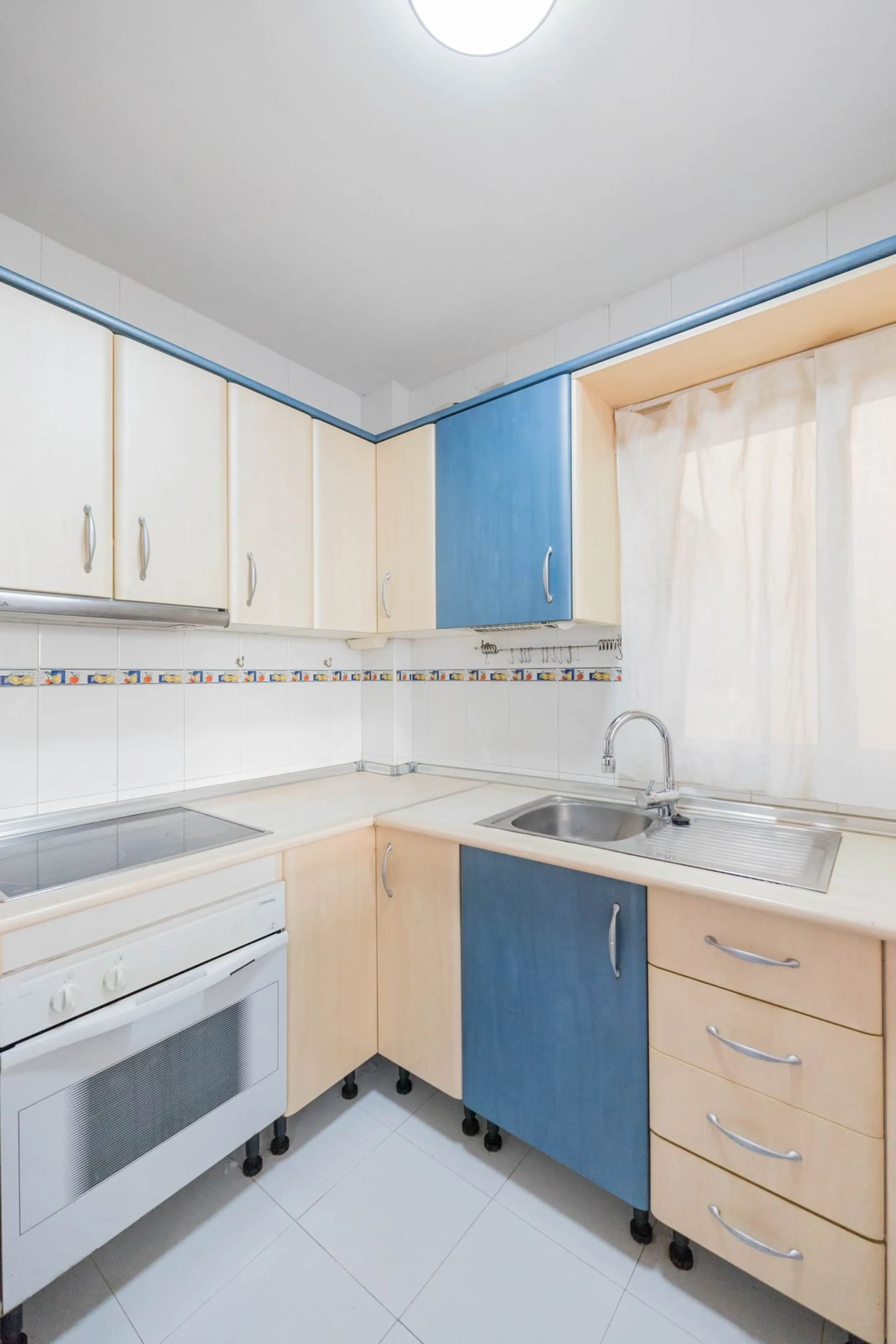 House - Detached Villa в продаже в Fuengirola, Málaga. В доме 3 спален и 3 ванных комнат. Площадь дома 99 м²