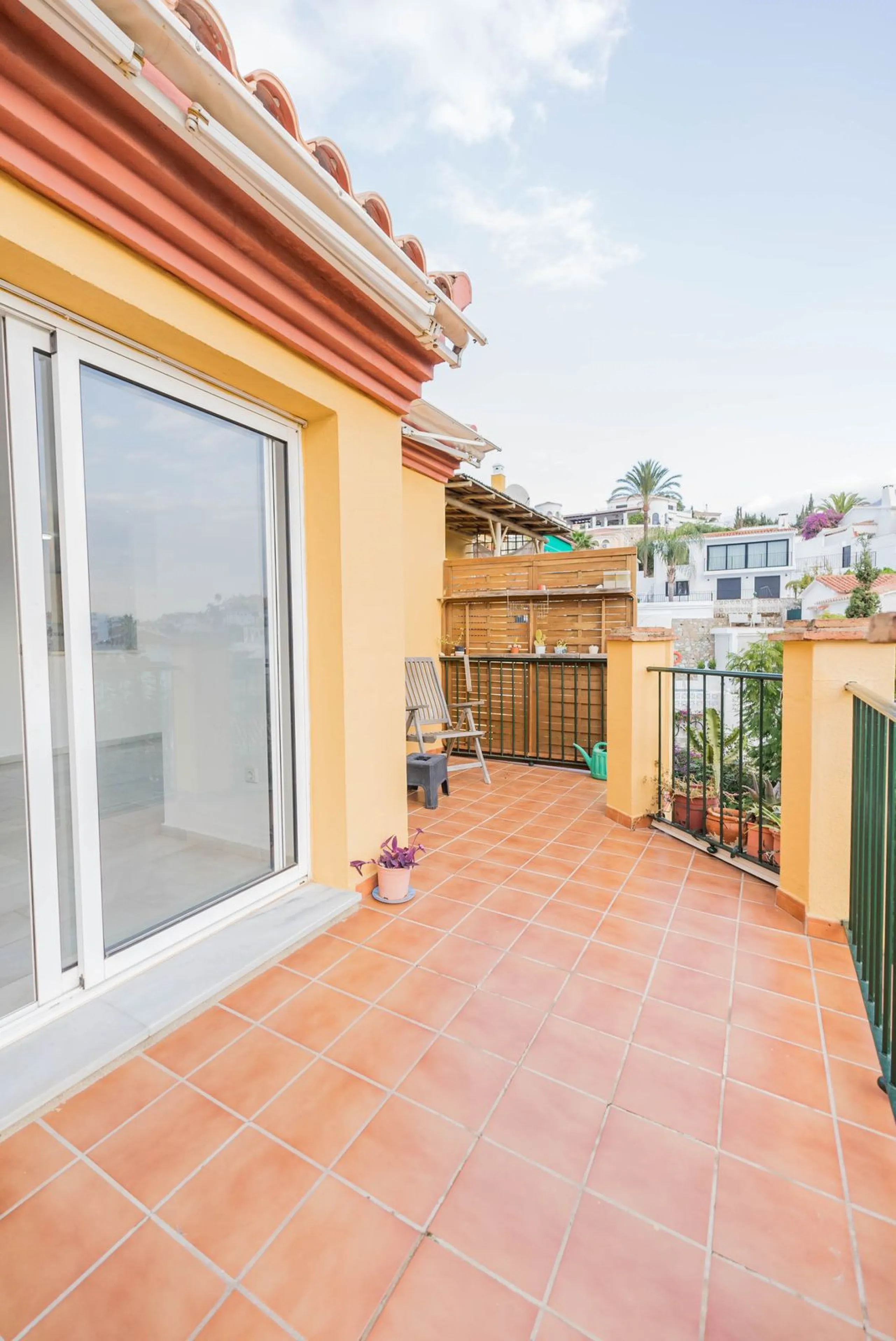House - Detached Villa в продаже в Fuengirola, Málaga. В доме 3 спален и 3 ванных комнат. Площадь дома 99 м²