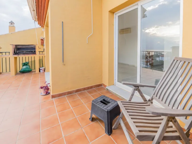 House - Detached Villa в продаже в Fuengirola, Málaga. В доме 3 спален и 3 ванных комнат. Площадь дома 99 м²