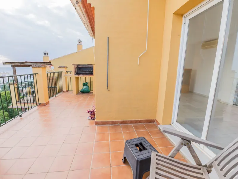 House - Detached Villa в продаже в Fuengirola, Málaga. В доме 3 спален и 3 ванных комнат. Площадь дома 99 м²