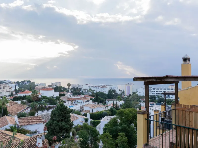 House - Detached Villa в продаже в Fuengirola, Málaga. В доме 3 спален и 3 ванных комнат. Площадь дома 99 м²