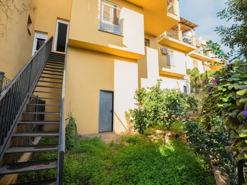 House - Detached Villa в продаже в Fuengirola, Málaga. В доме 3 спален и 3 ванных комнат. Площадь дома 99 м²