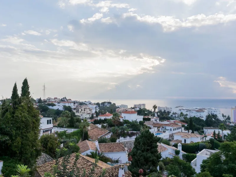 House - Detached Villa в продаже в Fuengirola, Málaga. В доме 3 спален и 3 ванных комнат. Площадь дома 99 м²