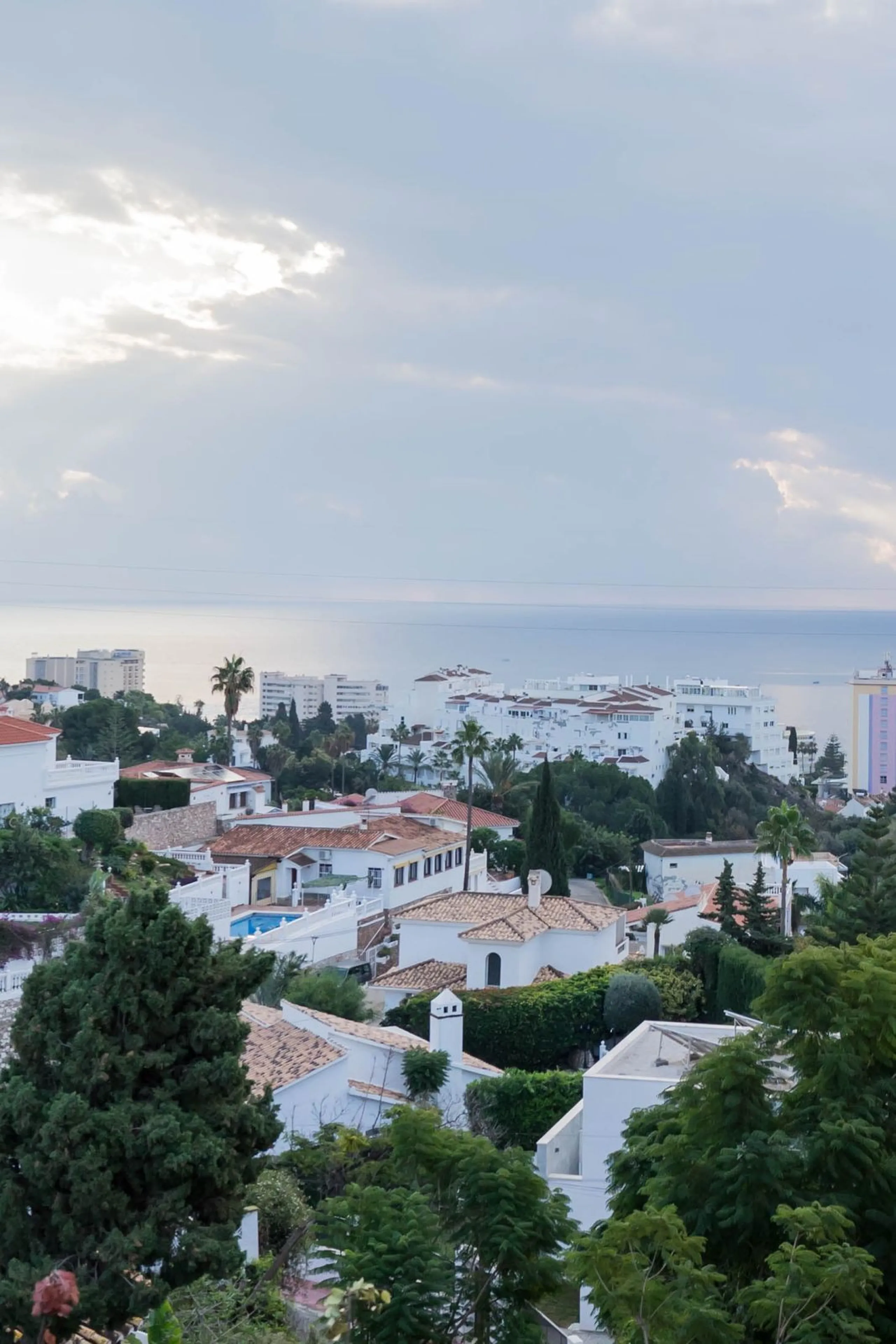 House - Detached Villa в продаже в Fuengirola, Málaga. В доме 3 спален и 3 ванных комнат. Площадь дома 99 м²