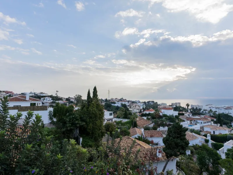 House - Detached Villa в продаже в Fuengirola, Málaga. В доме 3 спален и 3 ванных комнат. Площадь дома 99 м²