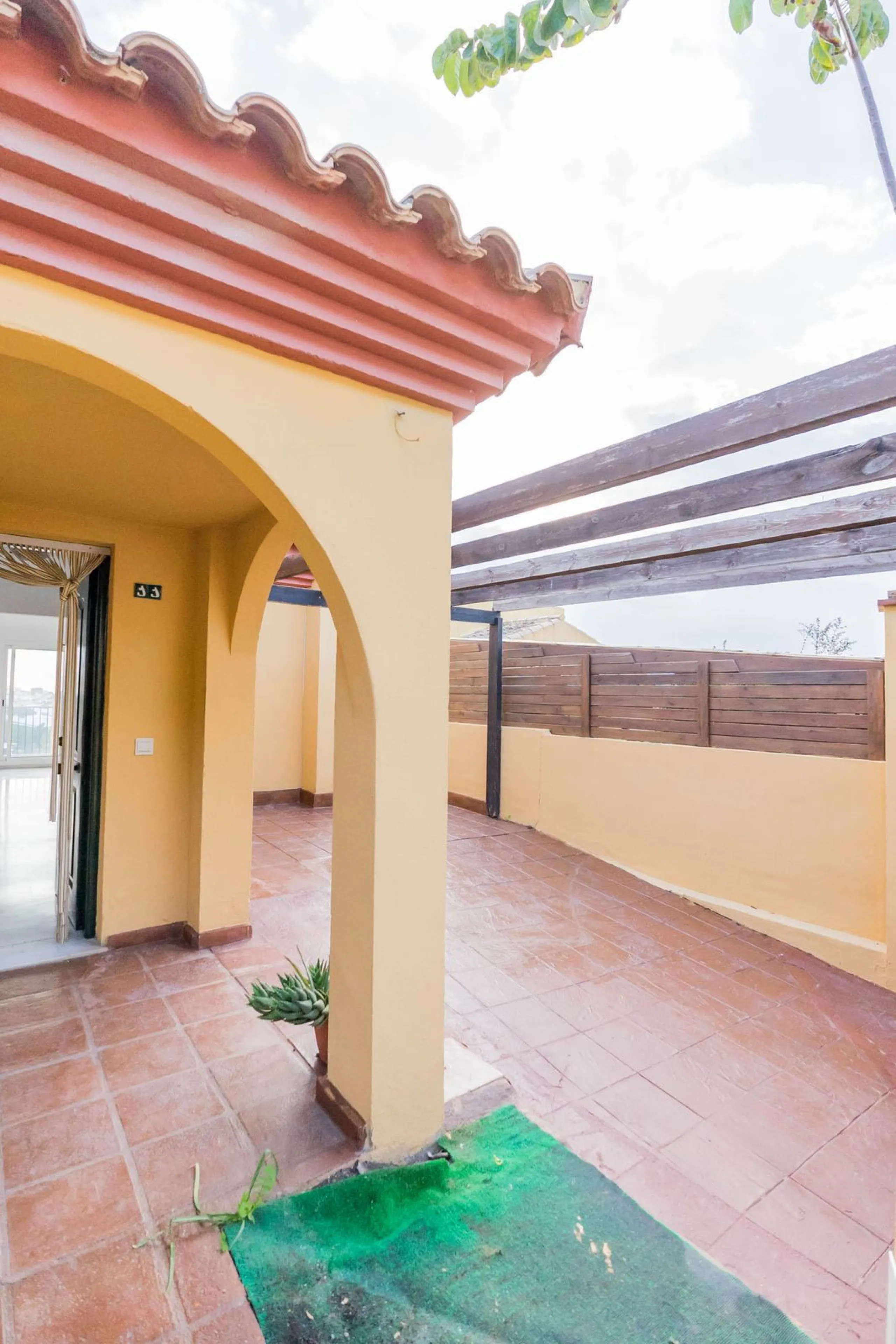 House - Detached Villa в продаже в Fuengirola, Málaga. В доме 3 спален и 3 ванных комнат. Площадь дома 99 м²