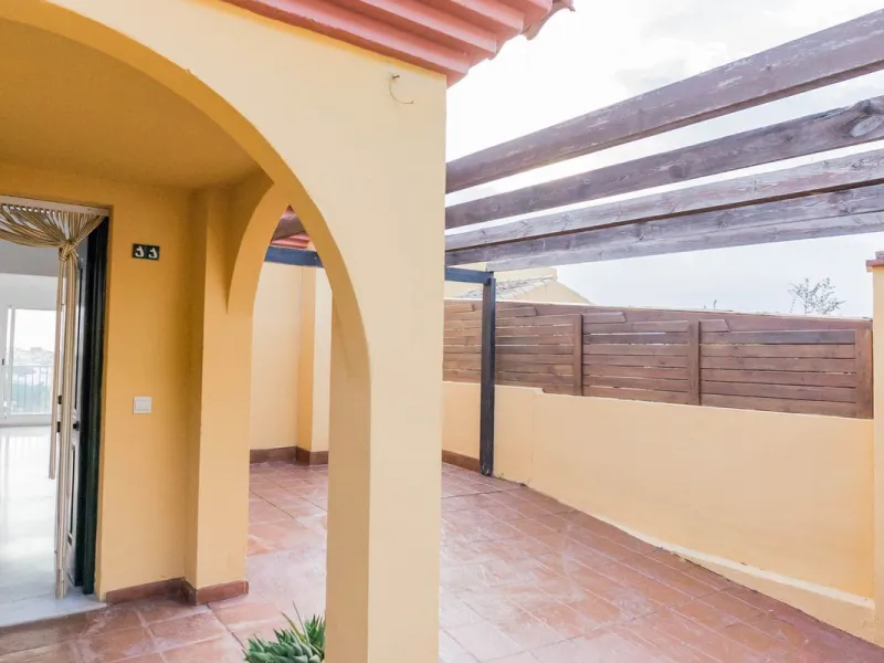 House - Detached Villa в продаже в Fuengirola, Málaga. В доме 3 спален и 3 ванных комнат. Площадь дома 99 м²