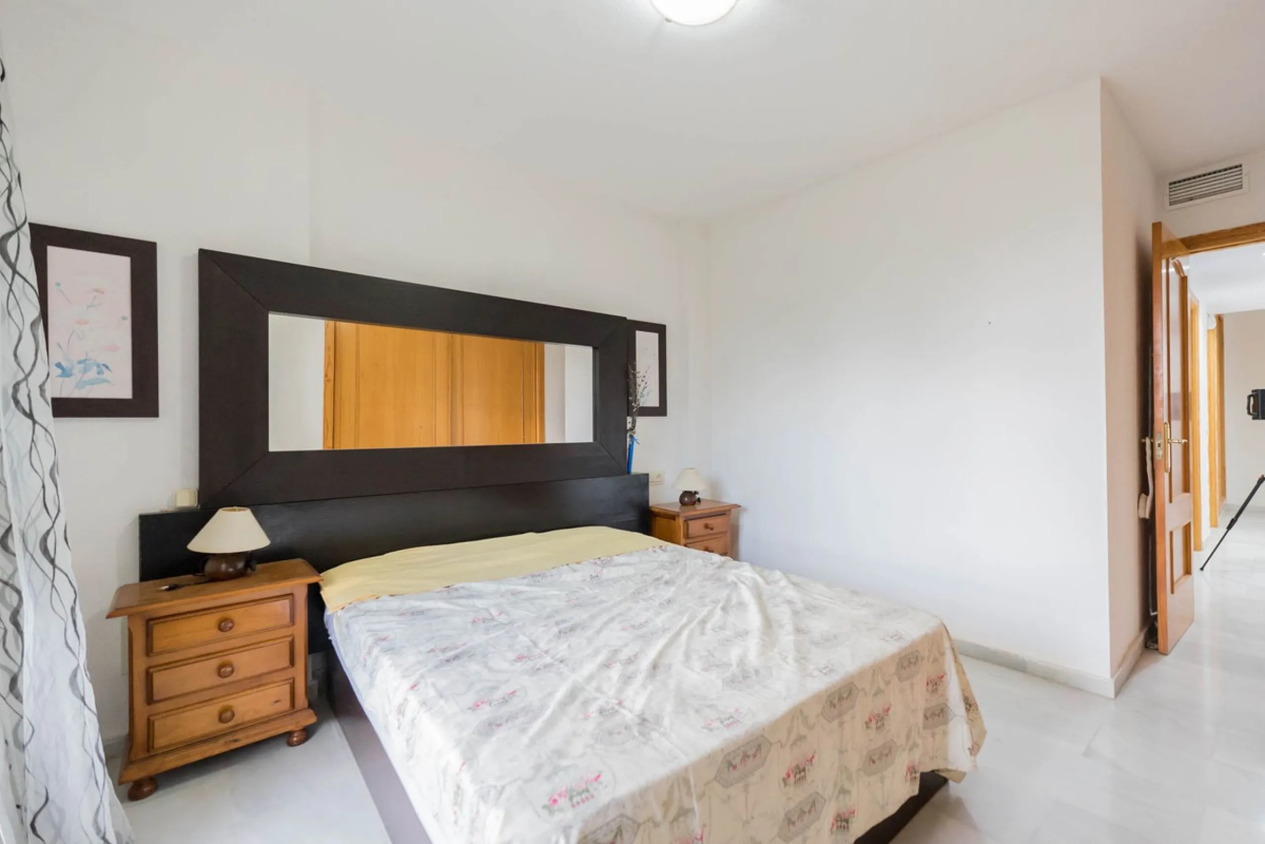 House - Detached Villa в продаже в Fuengirola, Málaga. В доме 3 спален и 3 ванных комнат. Площадь дома 99 м²