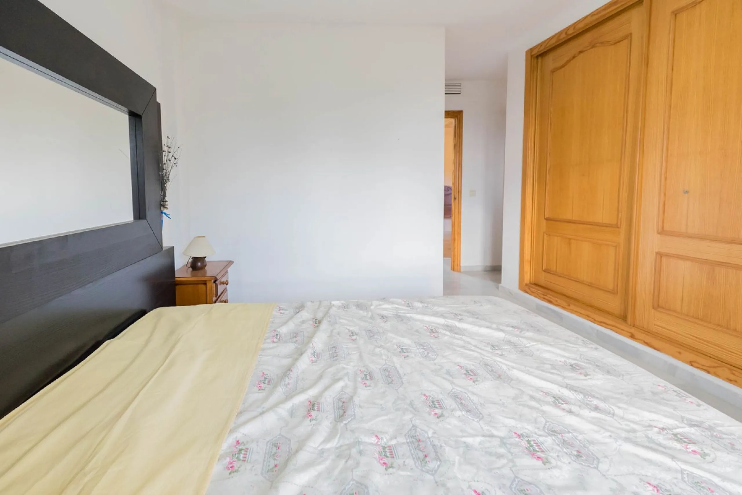 House - Detached Villa в продаже в Fuengirola, Málaga. В доме 3 спален и 3 ванных комнат. Площадь дома 99 м²