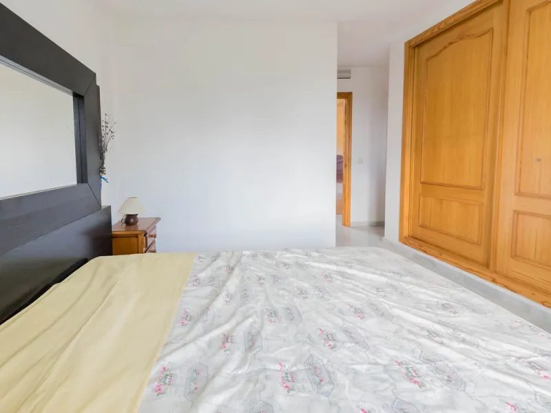 House - Detached Villa в продаже в Fuengirola, Málaga. В доме 3 спален и 3 ванных комнат. Площадь дома 99 м²