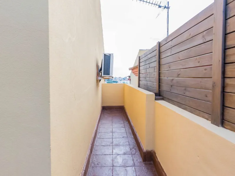 House - Detached Villa в продаже в Fuengirola, Málaga. В доме 3 спален и 3 ванных комнат. Площадь дома 99 м²