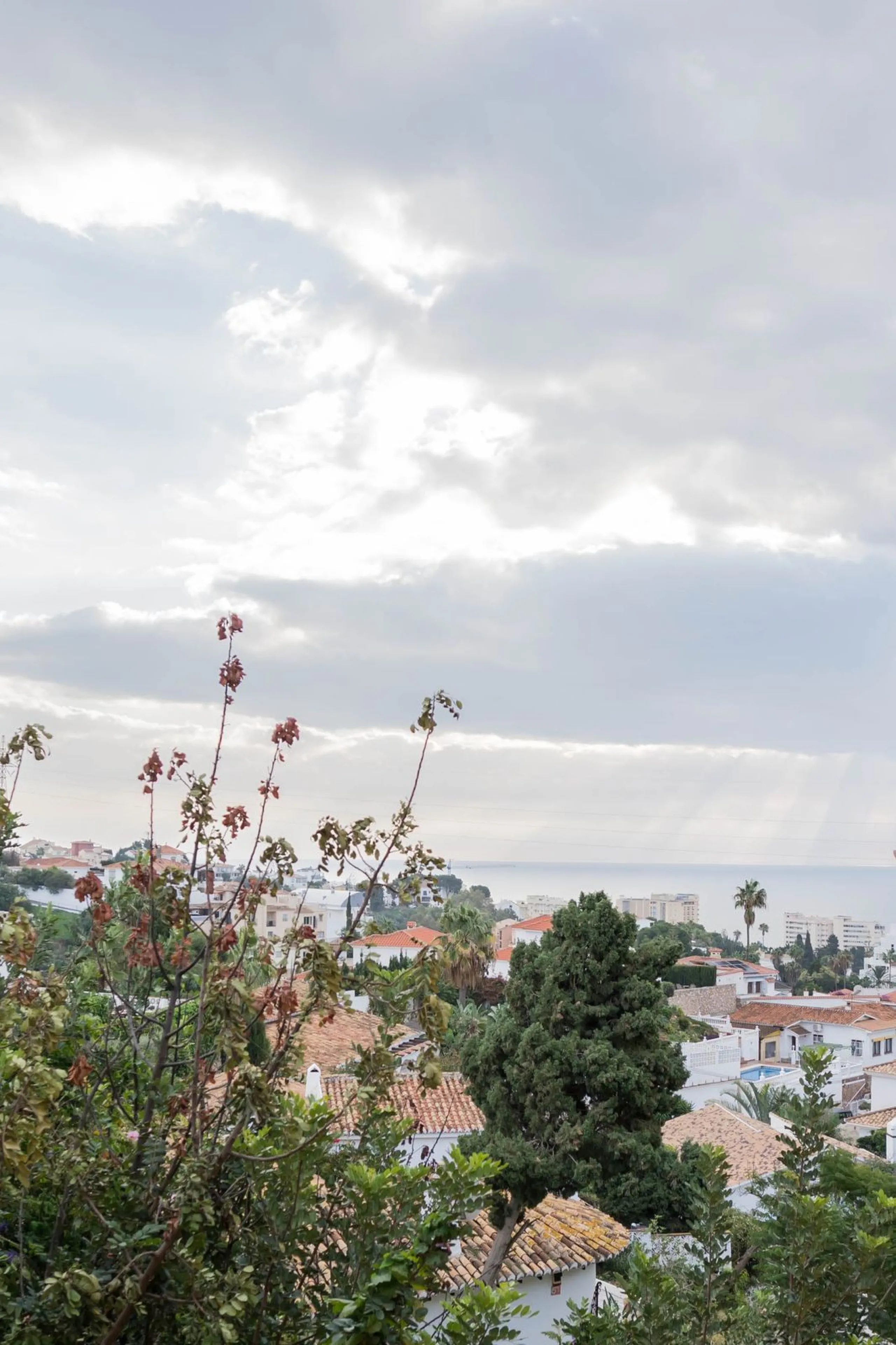 House - Detached Villa в продаже в Fuengirola, Málaga. В доме 3 спален и 3 ванных комнат. Площадь дома 99 м²