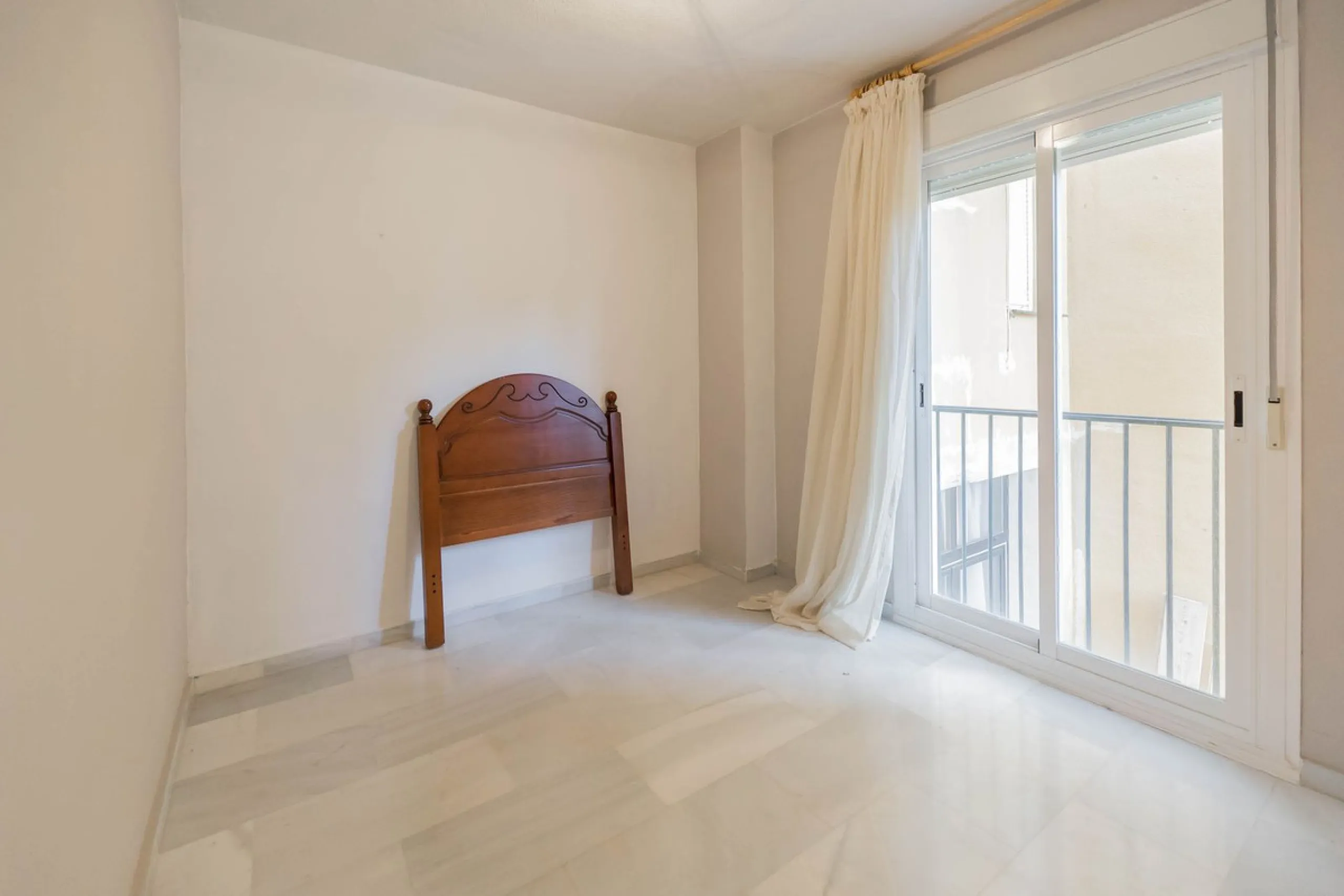 House - Detached Villa в продаже в Fuengirola, Málaga. В доме 3 спален и 3 ванных комнат. Площадь дома 99 м²
