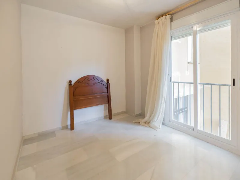 House - Detached Villa в продаже в Fuengirola, Málaga. В доме 3 спален и 3 ванных комнат. Площадь дома 99 м²