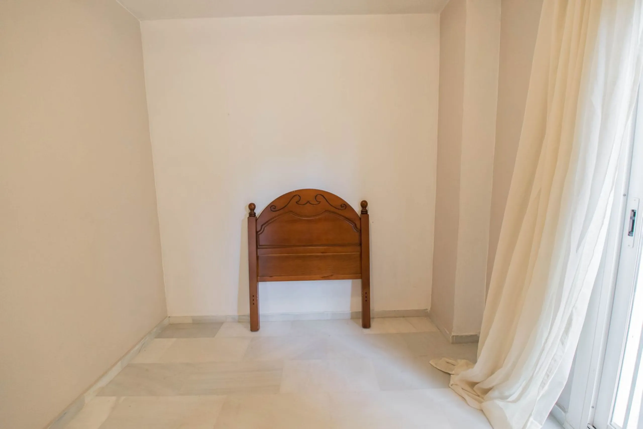 House - Detached Villa в продаже в Fuengirola, Málaga. В доме 3 спален и 3 ванных комнат. Площадь дома 99 м²