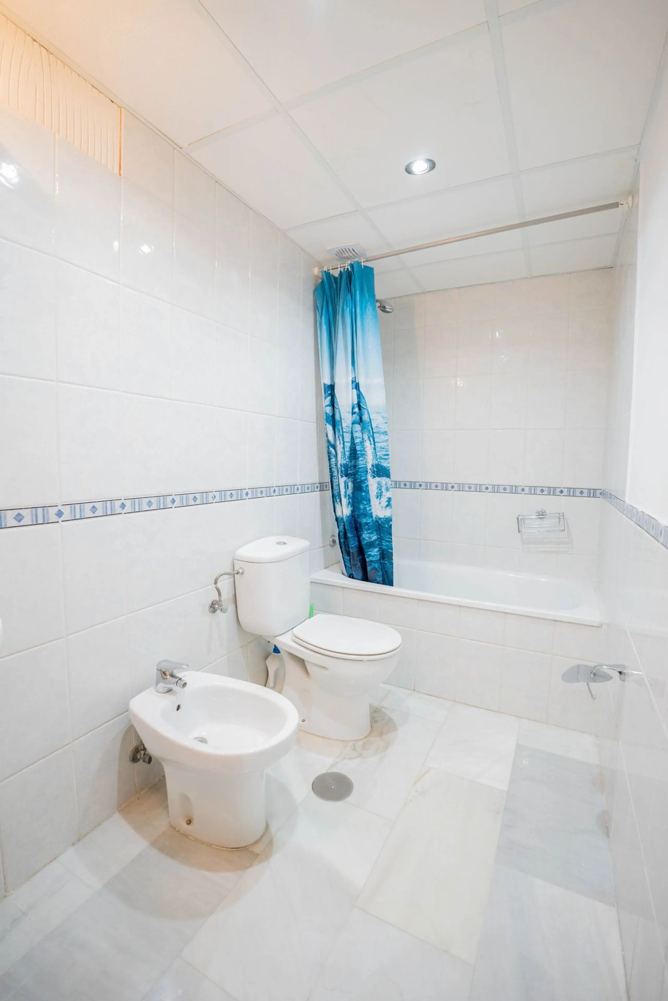 House - Detached Villa в продаже в Fuengirola, Málaga. В доме 3 спален и 3 ванных комнат. Площадь дома 99 м²