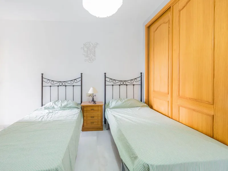 House - Detached Villa в продаже в Fuengirola, Málaga. В доме 3 спален и 3 ванных комнат. Площадь дома 99 м²