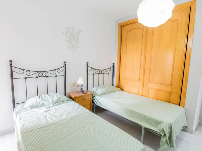 House - Detached Villa в продаже в Fuengirola, Málaga. В доме 3 спален и 3 ванных комнат. Площадь дома 99 м²