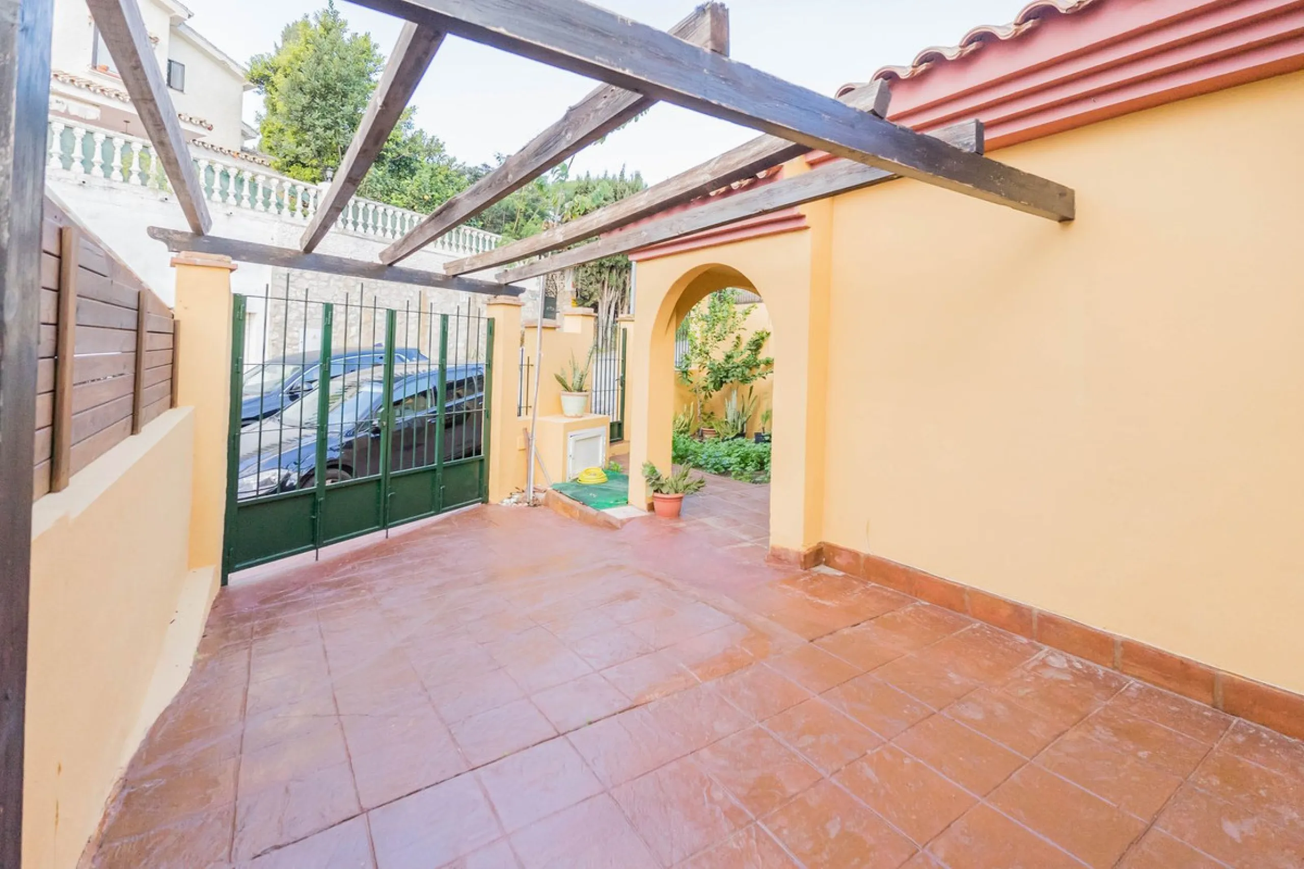 House - Detached Villa в продаже в Fuengirola, Málaga. В доме 3 спален и 3 ванных комнат. Площадь дома 99 м²