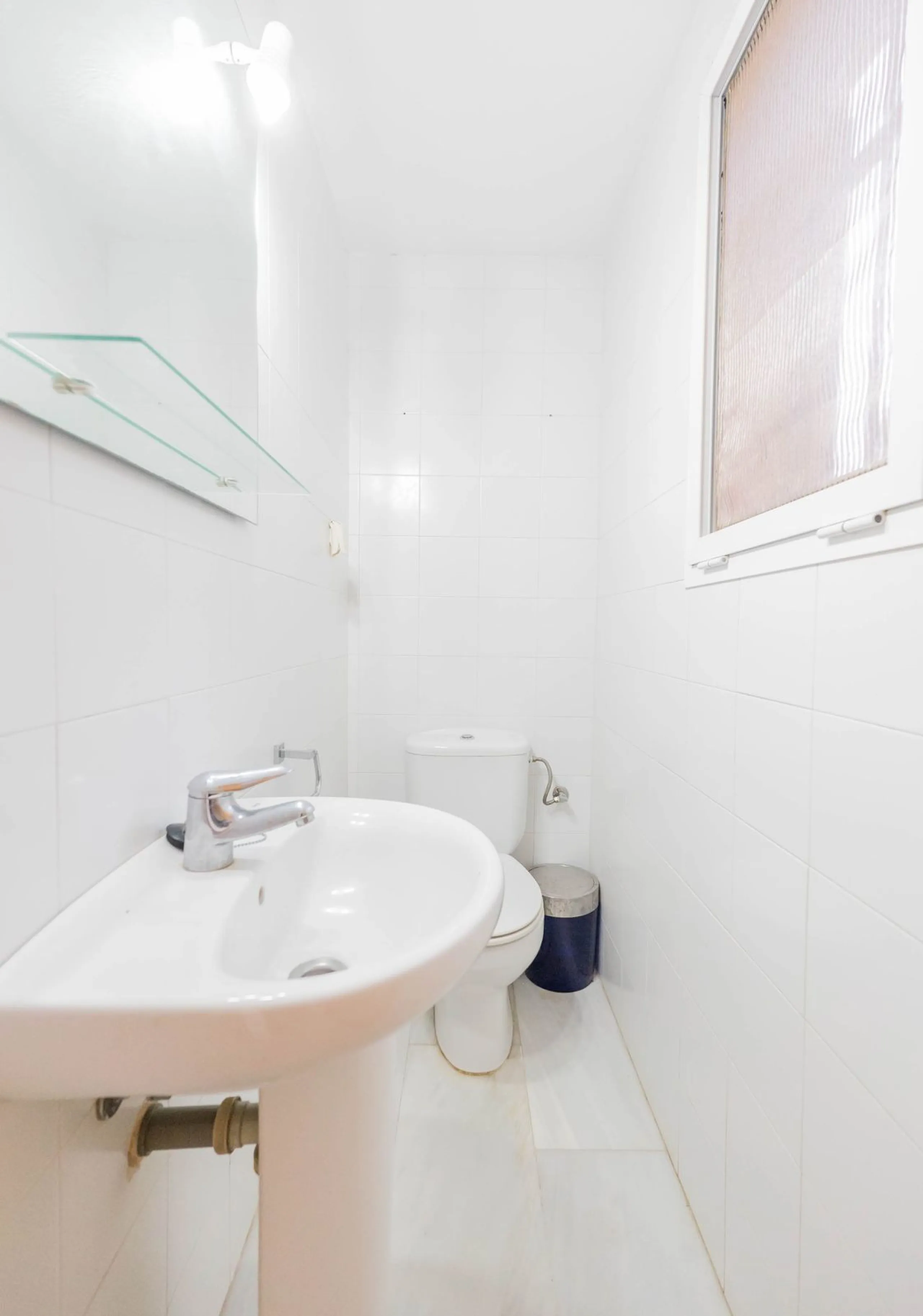 House - Detached Villa в продаже в Fuengirola, Málaga. В доме 3 спален и 3 ванных комнат. Площадь дома 99 м²