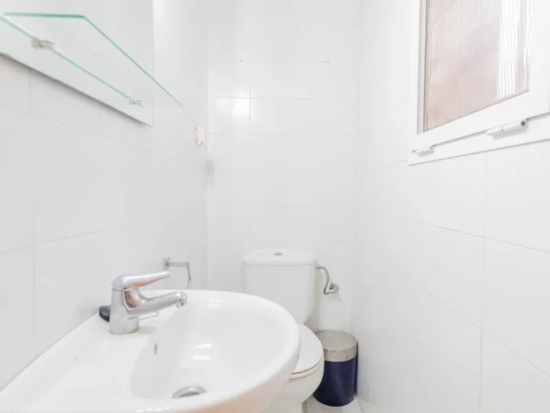 House - Detached Villa в продаже в Fuengirola, Málaga. В доме 3 спален и 3 ванных комнат. Площадь дома 99 м²