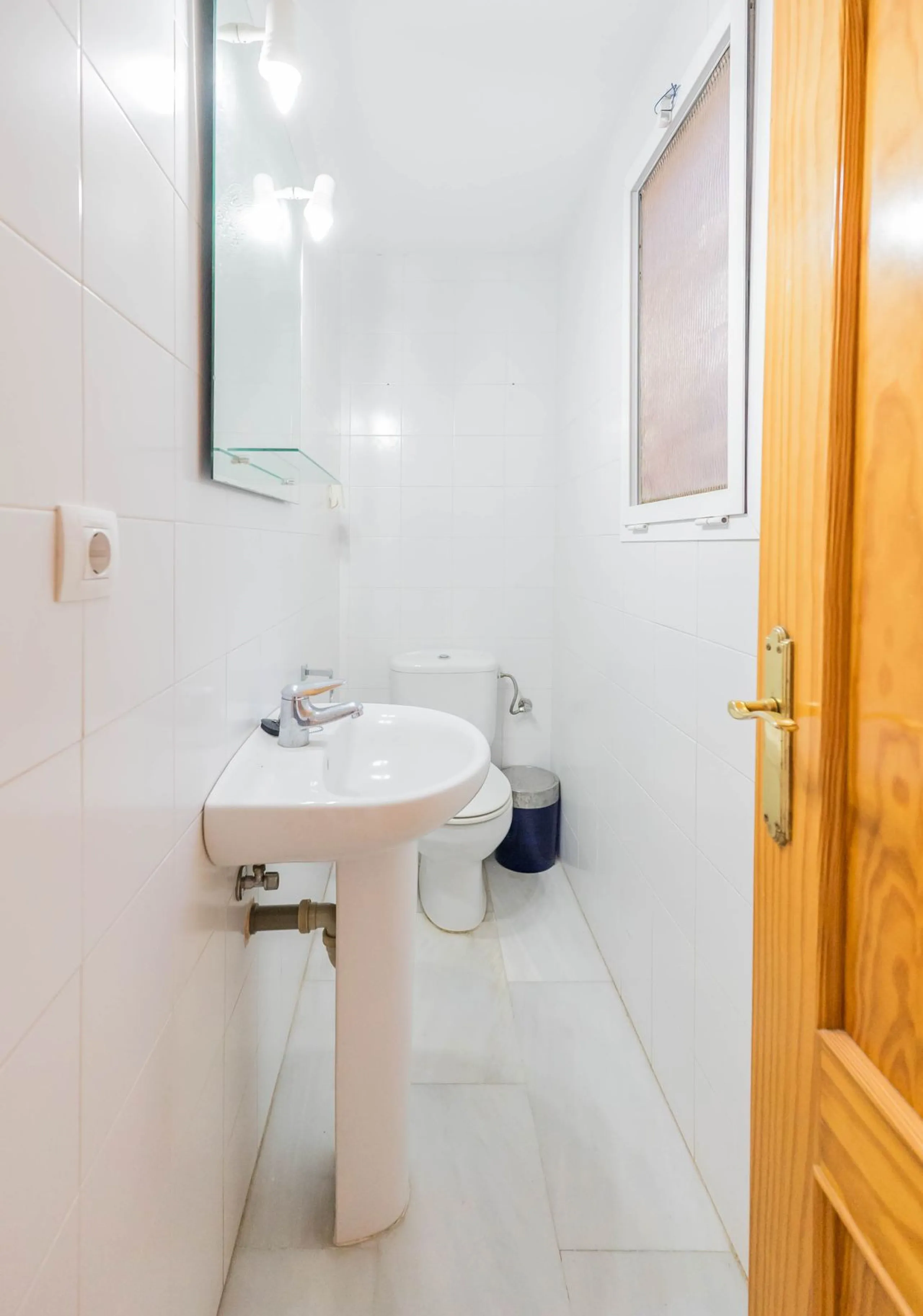 House - Detached Villa в продаже в Fuengirola, Málaga. В доме 3 спален и 3 ванных комнат. Площадь дома 99 м²
