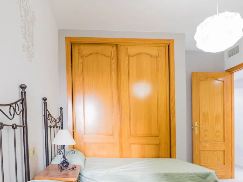 House - Detached Villa в продаже в Fuengirola, Málaga. В доме 3 спален и 3 ванных комнат. Площадь дома 99 м²