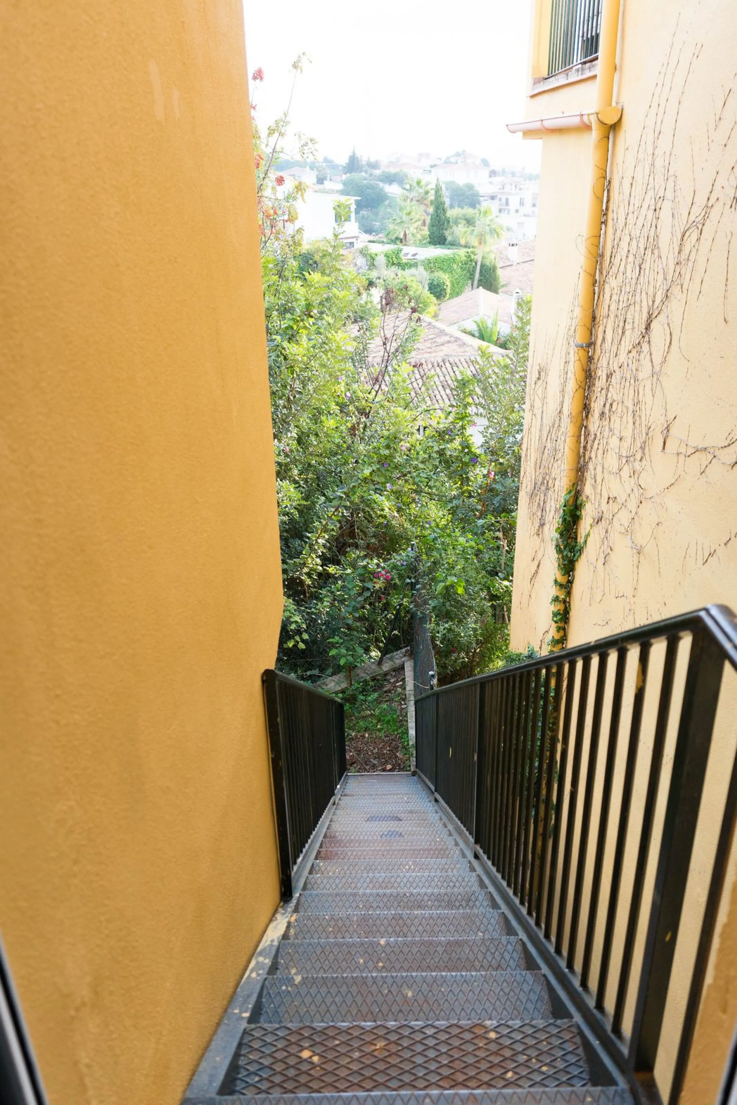 House - Detached Villa в продаже в Fuengirola, Málaga. В доме 3 спален и 3 ванных комнат. Площадь дома 99 м²