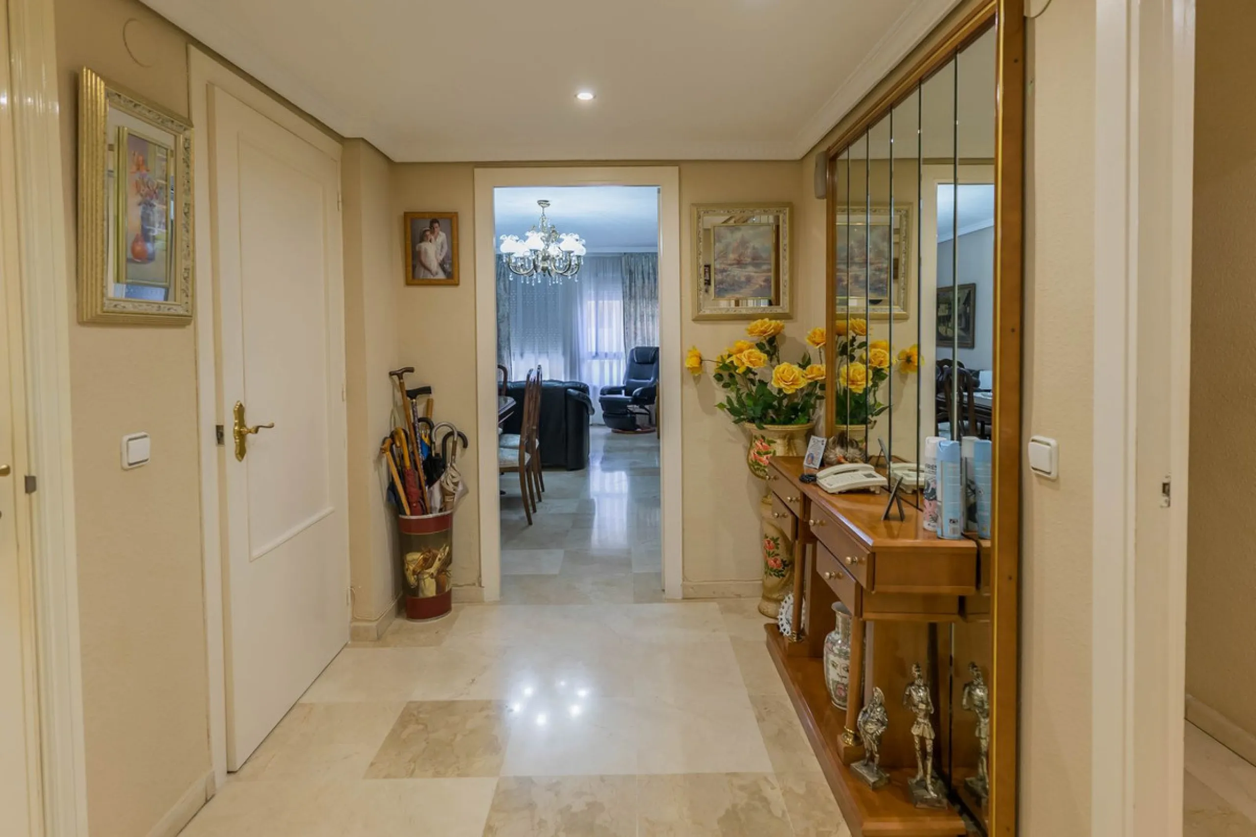 Apartment - Middle Floor Apartment в продаже в Fuengirola, Málaga. В доме 3 спален и 2 ванных комнат. Площадь дома 92 м²
