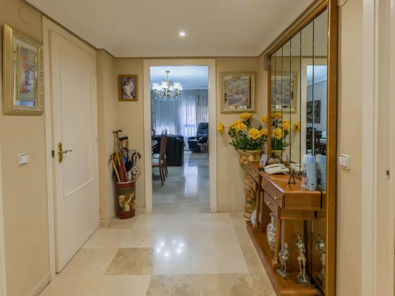 Apartment - Middle Floor Apartment в продаже в Fuengirola, Málaga. В доме 3 спален и 2 ванных комнат. Площадь дома 92 м²