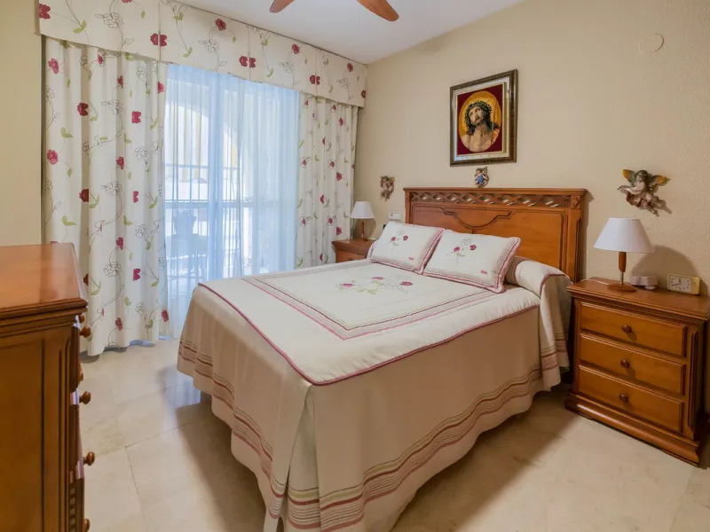 Apartment - Middle Floor Apartment в продаже в Fuengirola, Málaga. В доме 3 спален и 2 ванных комнат. Площадь дома 92 м²